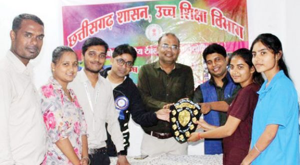 परिक्षेत्र स्तर टेबल-टेनिस में के.आर टेक्निकल कॉलेज महिला वर्ग में विजेता