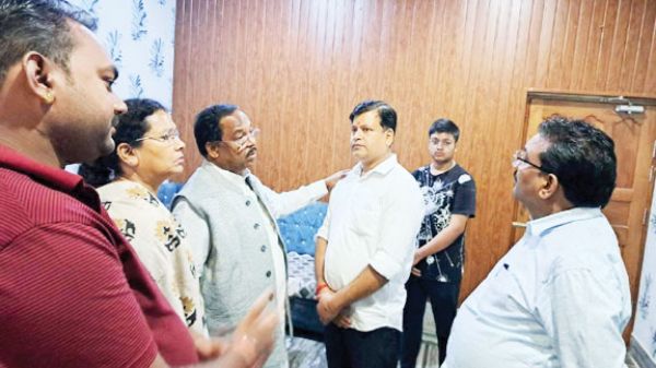 ज्वेलर्स संचालक से मिले नेताम, कहा जल्द लुटेरे पकड़े जाएंगे
