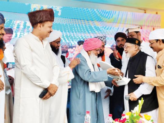 ईद मिलादुन्नबी पर निकाला जुलूस, आम जलसा का आयोजन