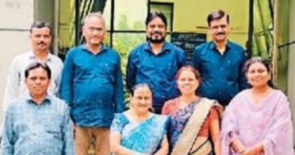 पुस्तक लेखन के लिए शिक्षिका सुचिता का चयन