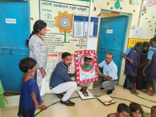 वजन तिहार के जरिए कुपोषण पर प्रहार, किया जा रहा जागरुक