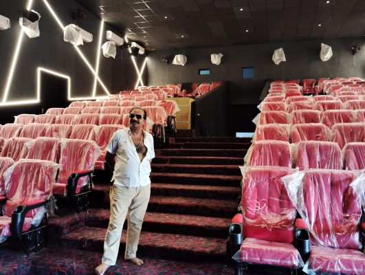 कुरुद में आधुनिक सिनेमा हॉल बनकर तैयार, जल्द होगा फिल्मों का प्रदर्शन
