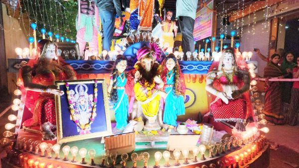 पौराणिक गाथाओं के आकर्षण ने खींचा भक्तों का ध्यान