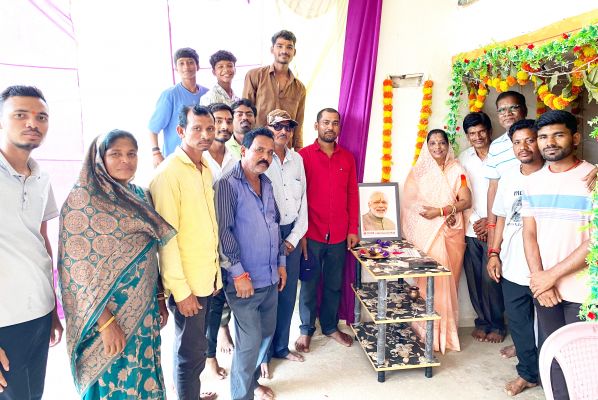 पीएम के जन्मदिन पर सिरसिदा में जश्न
