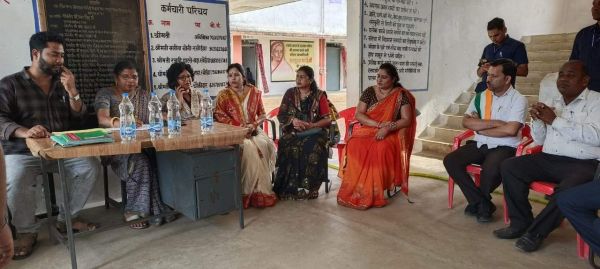 कांग्रेस की जांच टीम ने कन्या छात्रावास का किया दौरा
