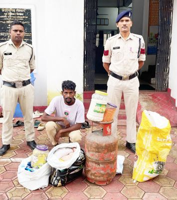 किराना दुकान में चोरी, गिरफ्तार