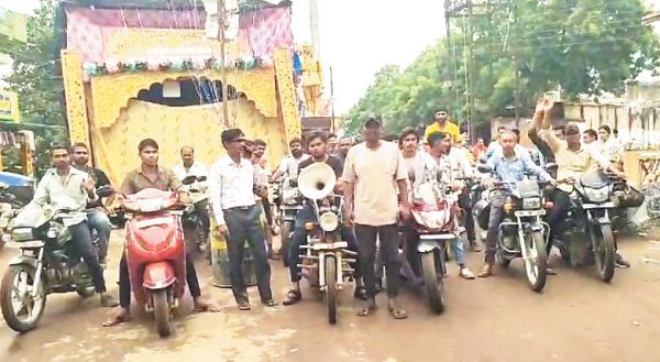 सडक़ पर उतरे डीजे संचालक, सरकार के खिलाफ प्रदर्शन
