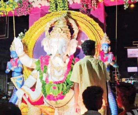 गणेश प्रतिमा का विसर्जन, डीजे के बिना भी दिखा भक्तों में उत्साह