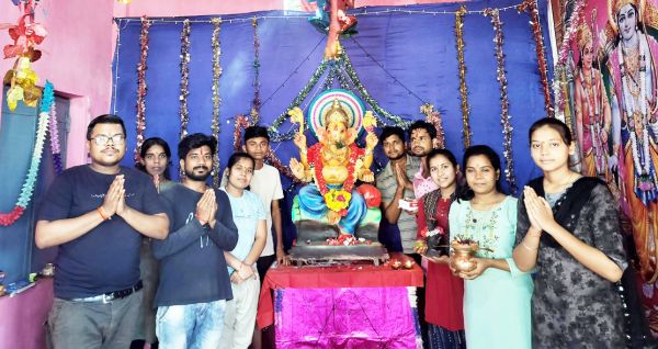 नम आंखों से दी गई बप्पा को विदाई