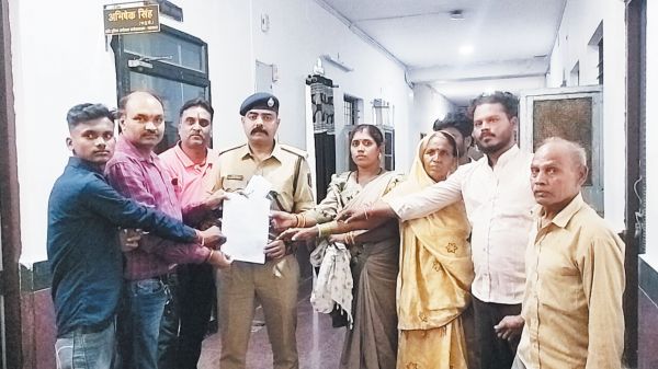 प्रार्थनासभा लगा भीड़ एकत्रित करने वाले ग्रामीण के विरूद्ध खोला मोर्चा