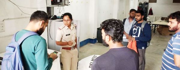 2 दुकानों का ताला तोड़ लाखों की चोरी
