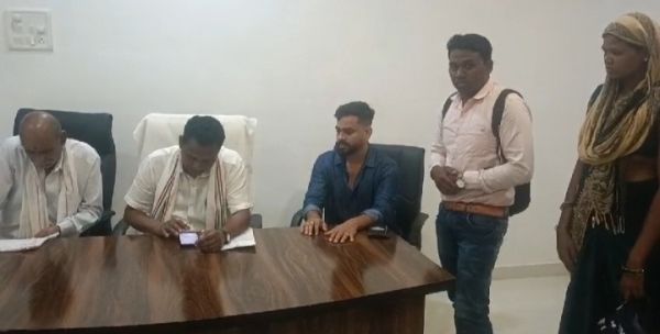 शिशु मृत्यु मामला, विधायक पहुंचे कलेक्ट्रोरेट