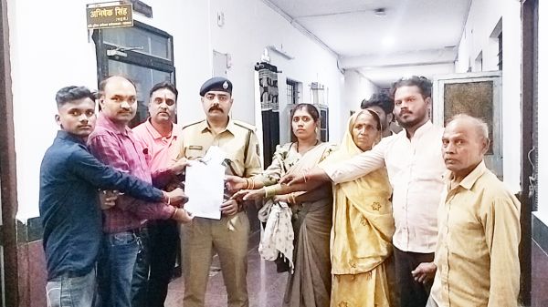 प्रार्थनासभा लगा भीड़ एकत्रित करने वाले ग्रामीण के विरूद्ध खोला मोर्चा