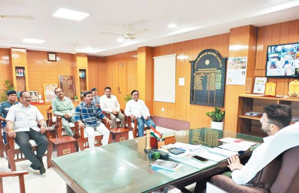 स्काउट्स एवं गाइड्स के राज्य मुख्य आयुक्त ने की कलेक्टर से मुलाकात