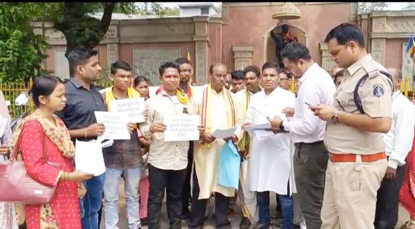 पेड़ों की कटाई के विरोध में उतरा सर्व आदिवासी समाज 
