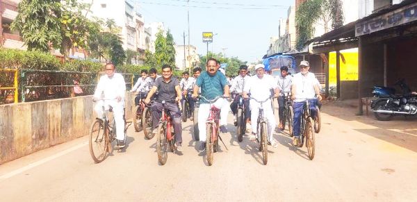 साइकिल रैली निकाल स्वच्छता का संदेश