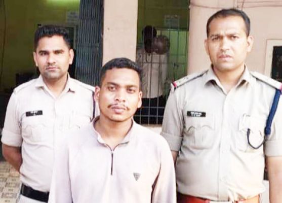 कार पर ईंट-पत्थर से  वार, आरोपी पकड़ाया