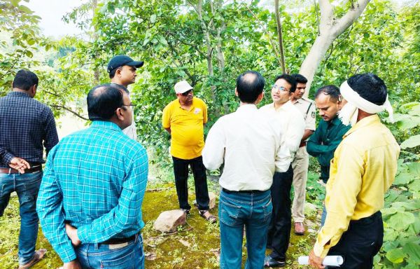 नरहराधाम का पर्यटन बोर्ड की टीम ने किया निरीक्षण, मंदिर और जलप्रपात होगा विकसित