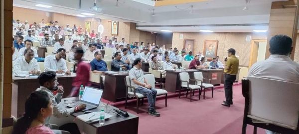 निगम चुनाव के लिए वोटर लिस्ट बनाने ट्रेनिंग