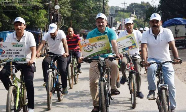 स्वच्छता की अलख जगाने निकाली साइकिल रैली