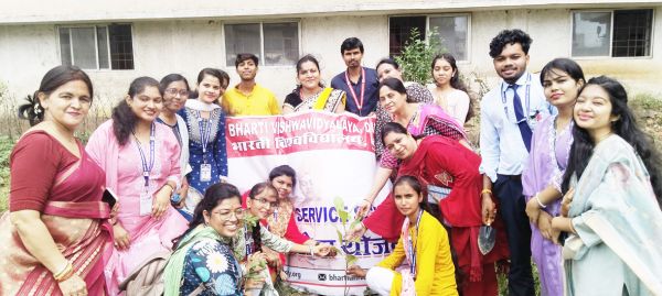भारती विश्वविद्यालय में वृक्षारोपण कार्यक्रम 