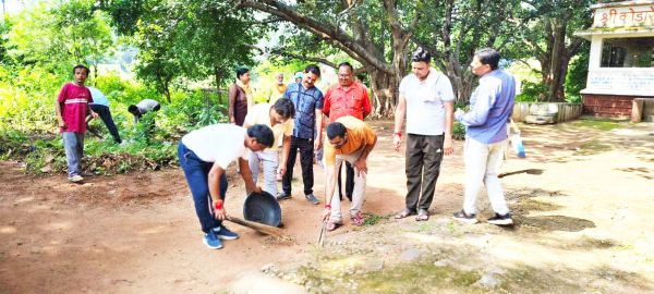 विधायक ने चलाया स्वच्छता अभियान