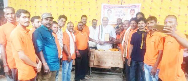 विश्वकर्मा पूजा में शामिल हुए  पूर्व मंत्री धनेंद्र साहू