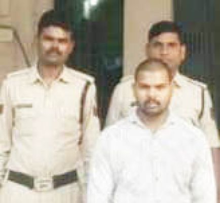 गाड़ी पर पत्थर फेंकने वाला एक और आरोपी गिरफ्तार,  अन्य की तलाश 