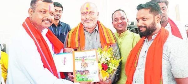 विधायक चंद्राकर को किसान मोर्चा जिलाध्यक्ष ने दी बधाई