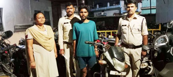 खरसिया से चोरी बाइक जूटमिल में मिली, आरोपी बंदी