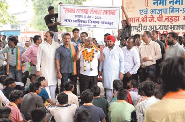  गुरुनानक चौक से  ठेले- गुमटी, दिहाड़ी मजदूर ओवर ब्रिज के नीचे शिफ्ट