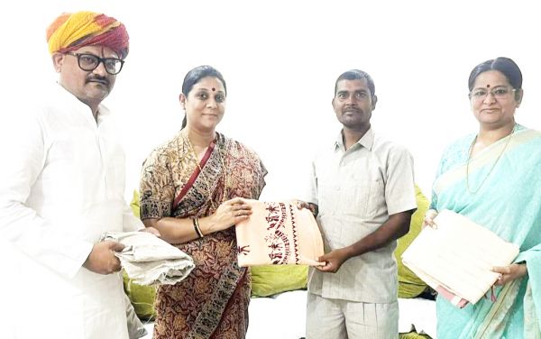 खरपतवार से कंचन बना रहे अंचल के किशोर-प्रज्ञा