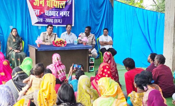 पुलिस ने लगाया जनचौपाल