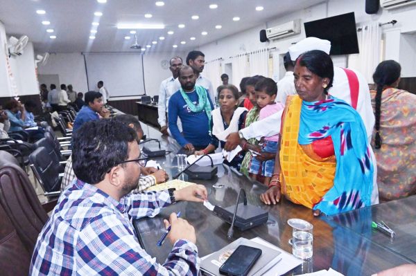 जनदर्शन में 137 आवेदन