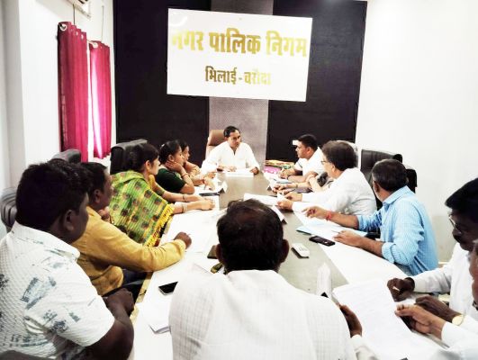 महापौर की अध्यक्षता में बैठक 