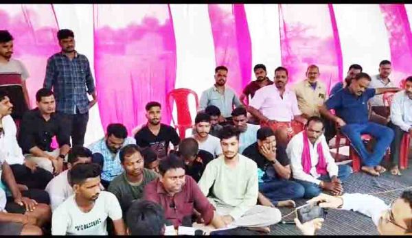 सोलर पावर प्लांट के विरोध में उतरे ग्रामीण