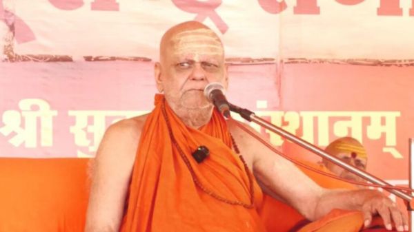 मोदी, भागवत मुझे दबाने आतंकवादियों को शंकराचार्य बनाकर घूमा रहे-स्वामी निश्चलानंद