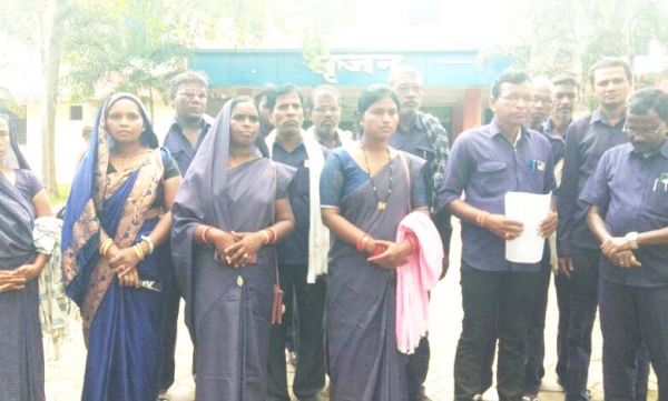 चुनाव ड्यूटी का 8 महीने से नहीं मिला भुगतान, जिलाधीश को ज्ञापन