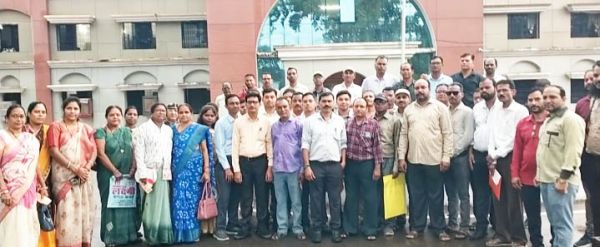 बीईओ व लिपिक के खिलाफ शिक्षकों ने खोला मोर्चा