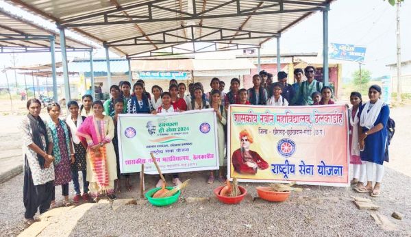 कॉलेज विद्यार्थियों ने  निकाली स्वच्छता रैली
