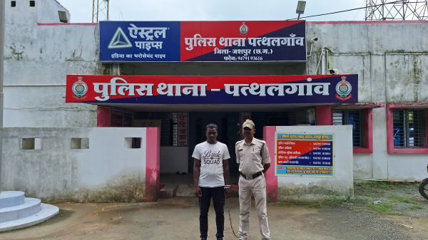 मोबाइल रिचार्ज के लिए मांगा पैसा,  नहीं देने पर पिता की हत्या, बेटा गिरफ्तार