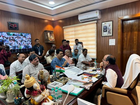 डिप्टी सीएम साव से मिल ढेबर ने हर वार्ड के लिए दिए 50-50 लाख को बताया कम
