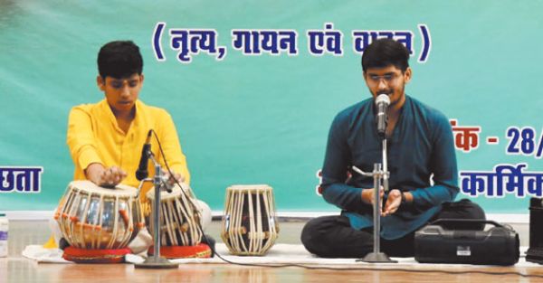 गंग तरंग में रेल कर्मियों की रचनात्मकता दिखी