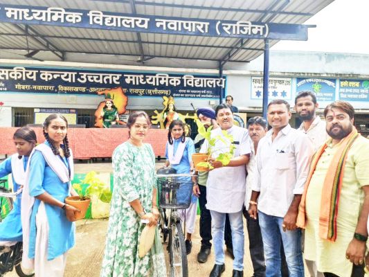 167 छात्राओं को साइकिल वितरित