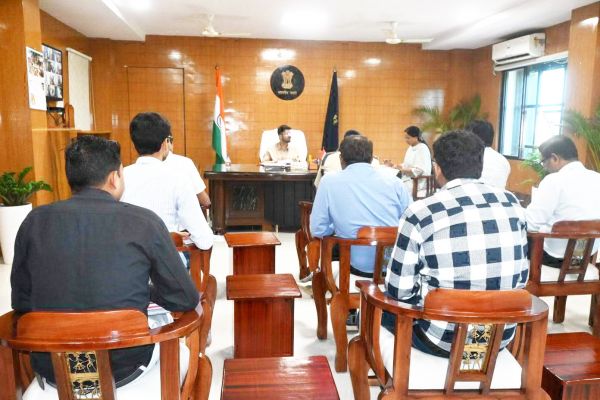 सोशल मीडिया पर जिला-पुलिस प्रशासन की पैनी नजर