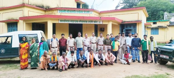 वनभूमि पर खेत बनाकर कब्जा, 3 महिला समेत 15 गिरफ्तार