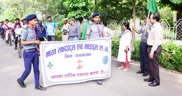 कलेक्टर ने साइकिल रैली को झंडी दिखा किया रवाना