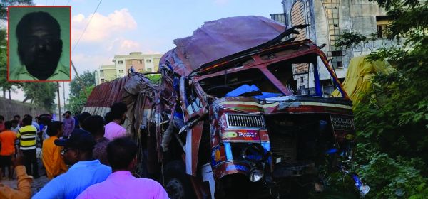 फ्लाई ओवर से नीचे गिरा ट्रक, चालक की मौत