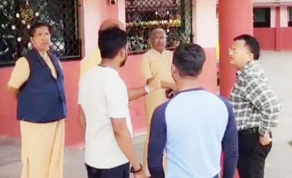 गांधी जयंती के दिन कार्मेल स्कूल में लगी क्लास, शिकायत, डीईओ पहुंचे स्कूल, कराई छुट्टी