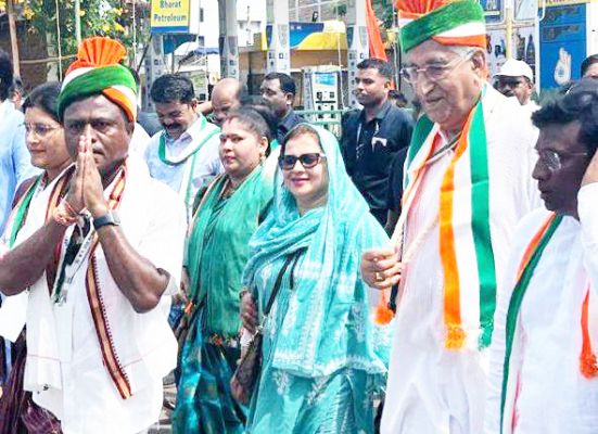 कांग्रेस कमेटी की पदयात्रा में शामिल हुईं डॉ. रूबीना अल्वी